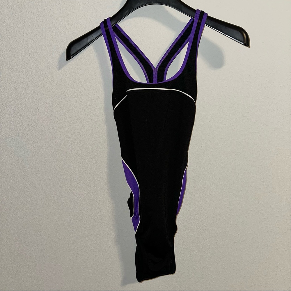 Speedo swimming suit in excellent condition size 6/32